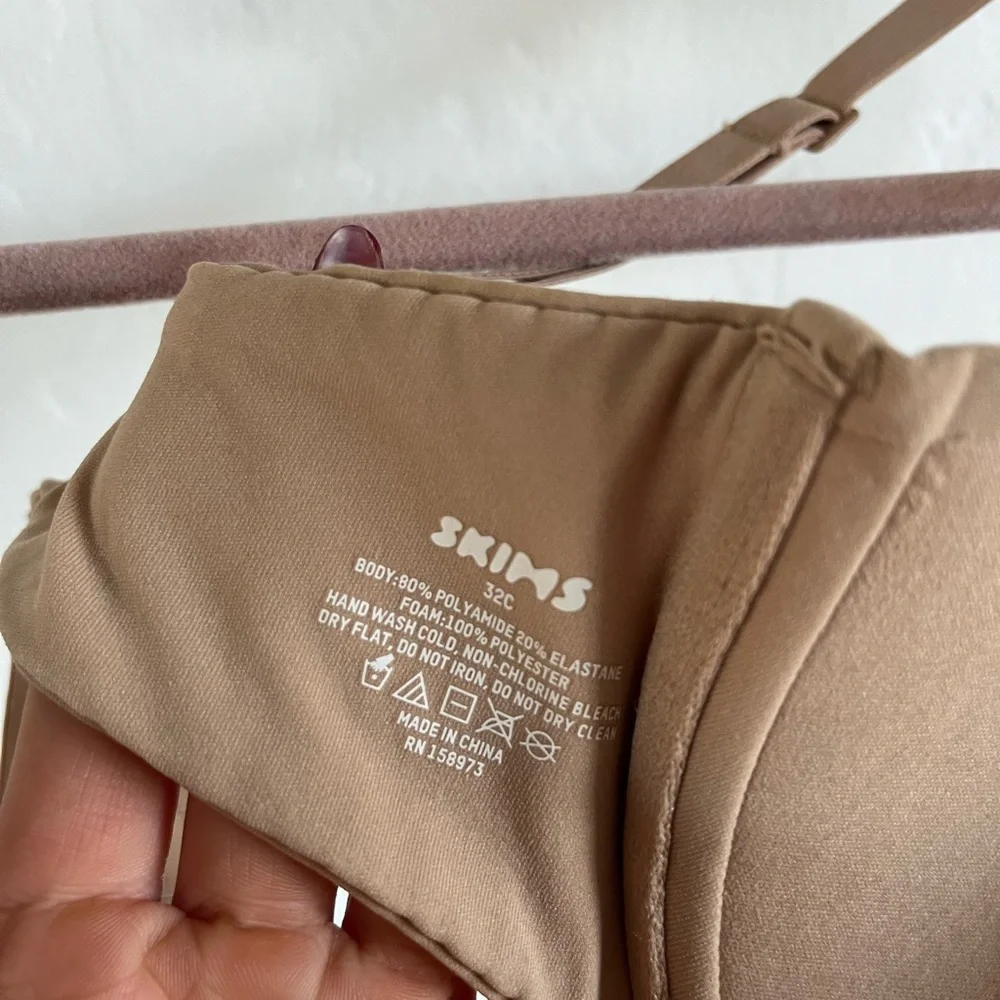 SKIMS Clay Fits Everybody Plunge Underwire Bra